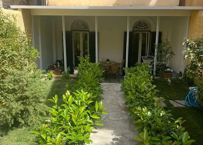 Τhe Hidden Garden